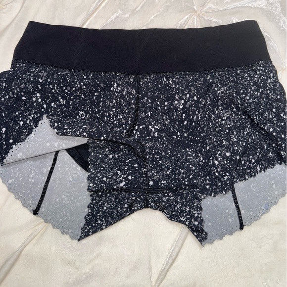 Lululemon Fast As Light Short - size 4 - 3”
Splatter White Black / Black - Picture 9 of 12